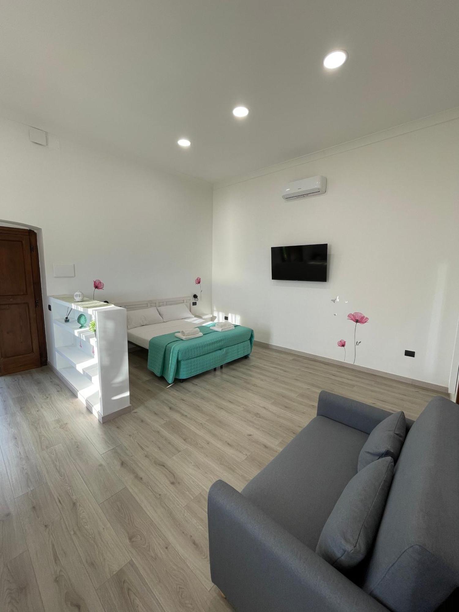 Liparulo Holiday House มัสซาลูเบรนเซ ภายนอก รูปภาพ